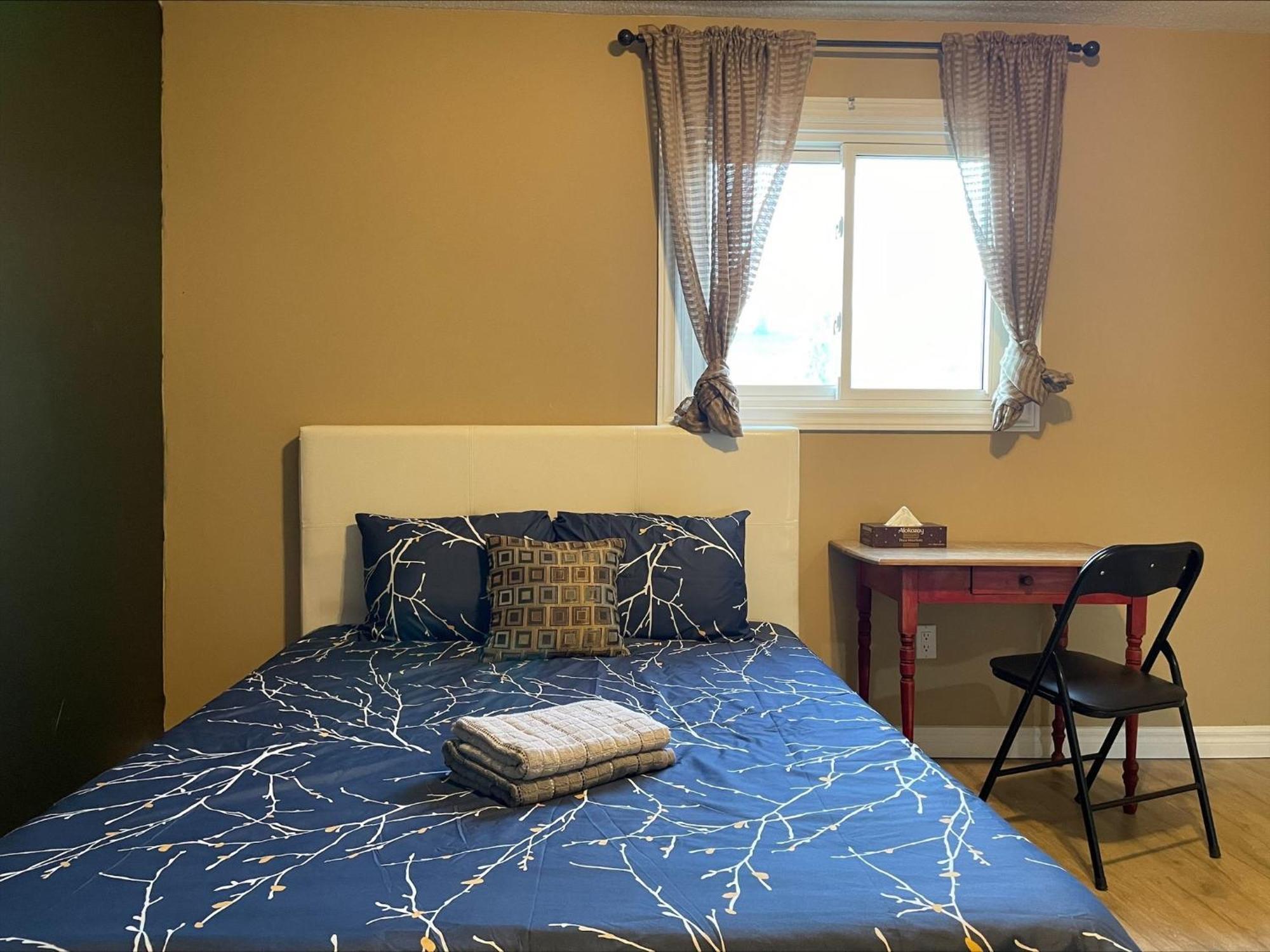 Bhf Near College & Hosp Self-Service Check-In So Fast Net Free Parking In Barrie Exterior foto