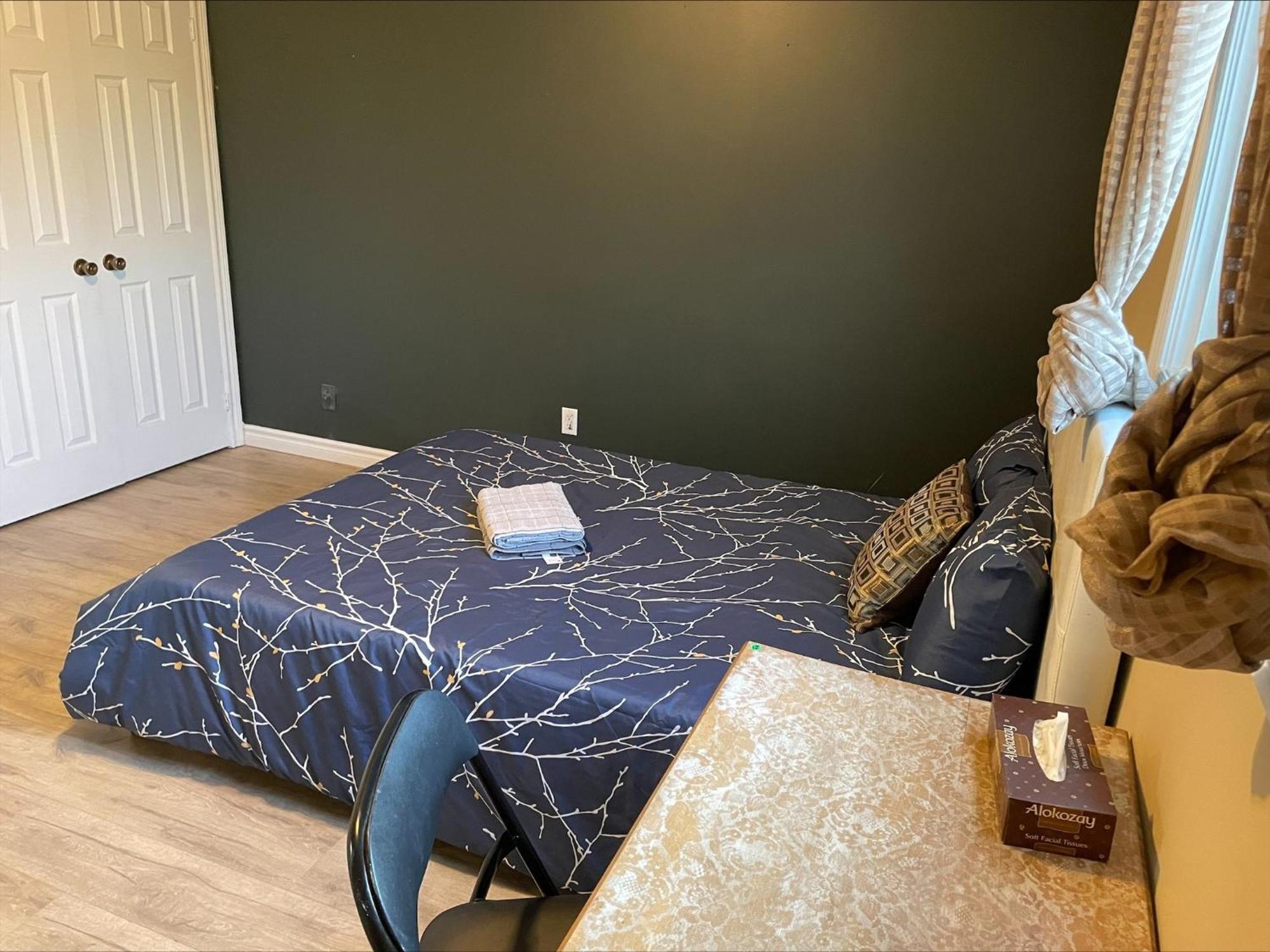 Bhf Near College & Hosp Self-Service Check-In So Fast Net Free Parking In Barrie Exterior foto