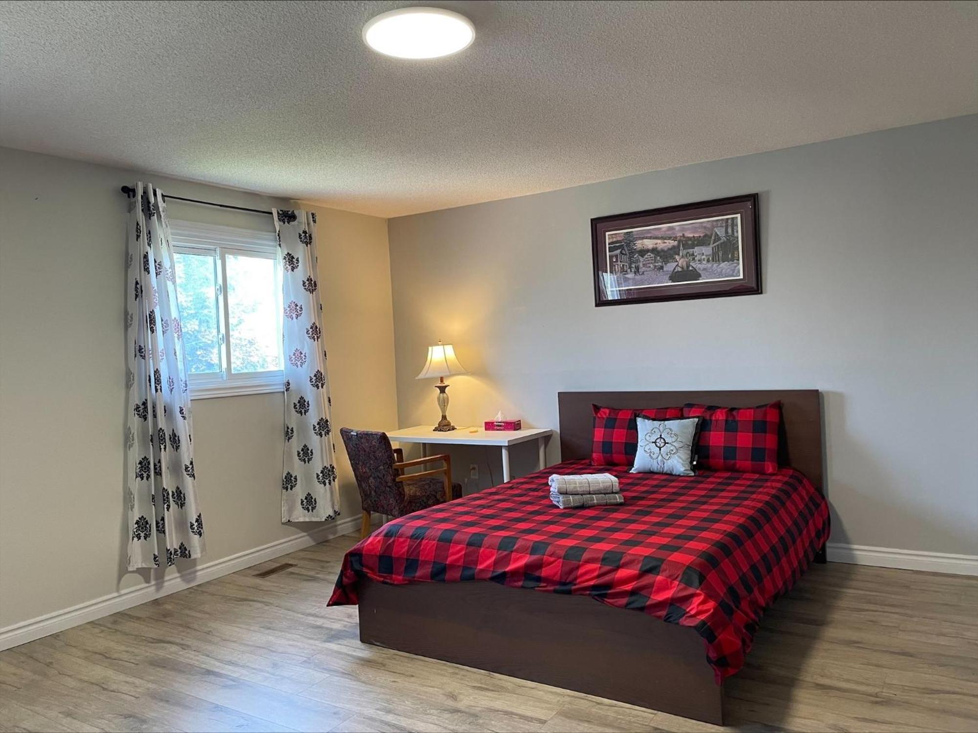 Bhf Near College & Hosp Self-Service Check-In So Fast Net Free Parking In Barrie Exterior foto